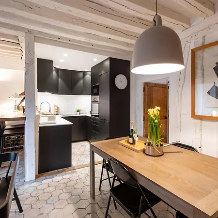 Charmant Appartement, Ile St Louis, 4th Ard, Calme Et Central *